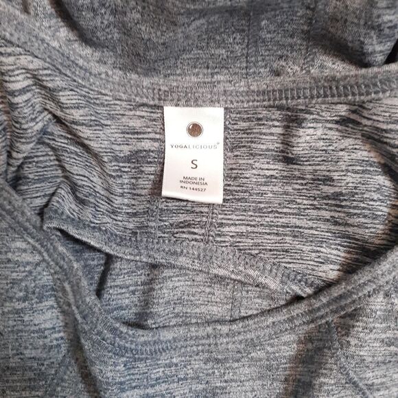 Yogalicious gray tank top - Picture 2 of 3